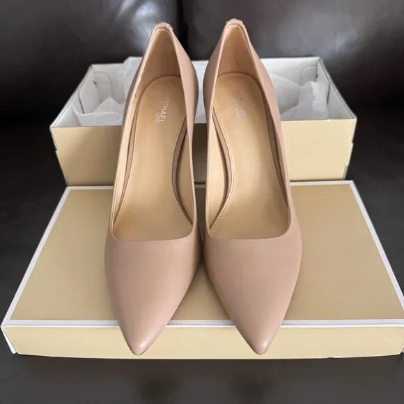 Michael Kors Dorothy flex pump  Leather Pointed-Toe Heels MK Logo Size 6.5M khak - Picture 11 of 11